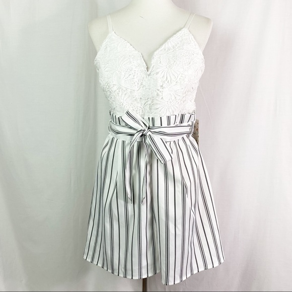 Vine and Valley White Lace Gray Stripe Short Romper Lg NEW - Picture 2 of 8